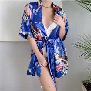 gorgeous vintage blue silk kimono 💙💙
